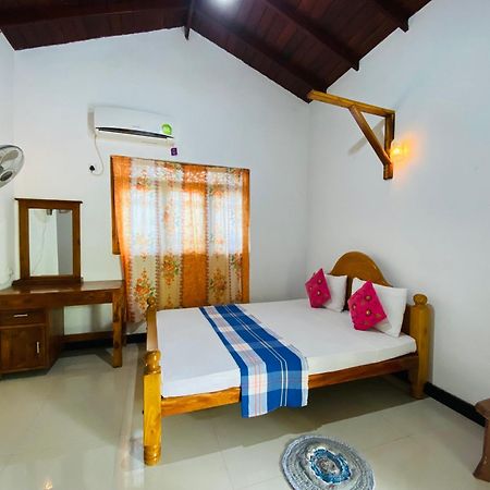 Rich Resort & Restaurant Anuradhapura Buitenkant foto