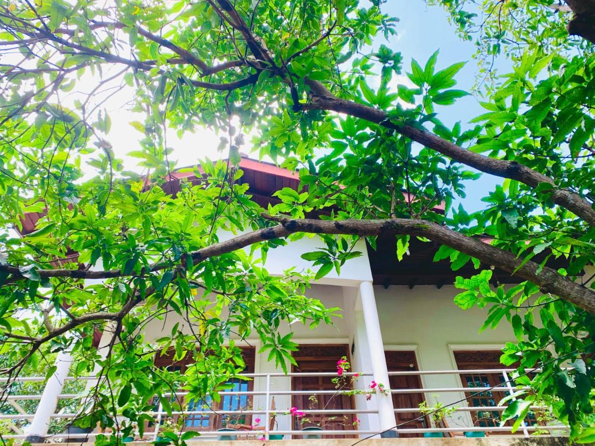 Rich Resort & Restaurant Anuradhapura Buitenkant foto