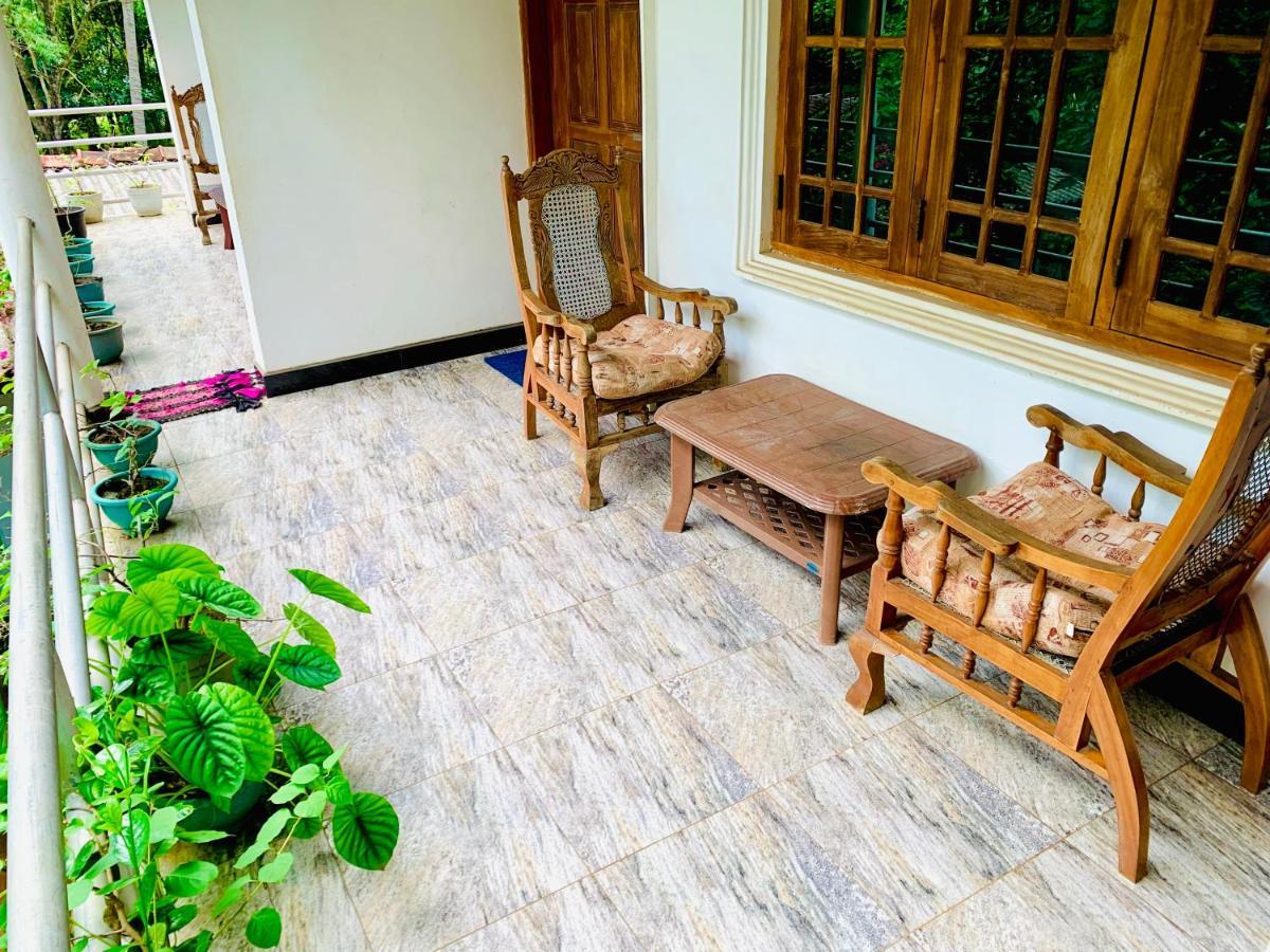 Rich Resort & Restaurant Anuradhapura Buitenkant foto