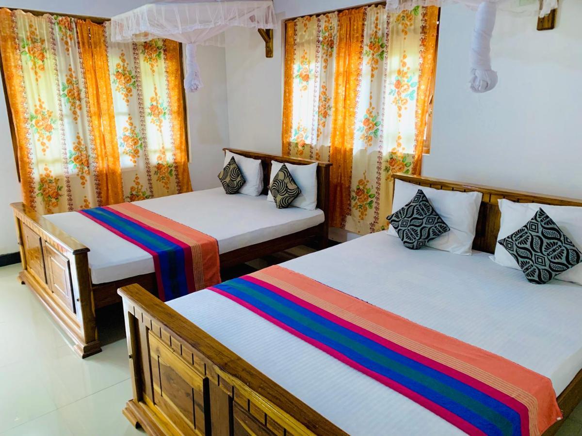 Rich Resort & Restaurant Anuradhapura Buitenkant foto