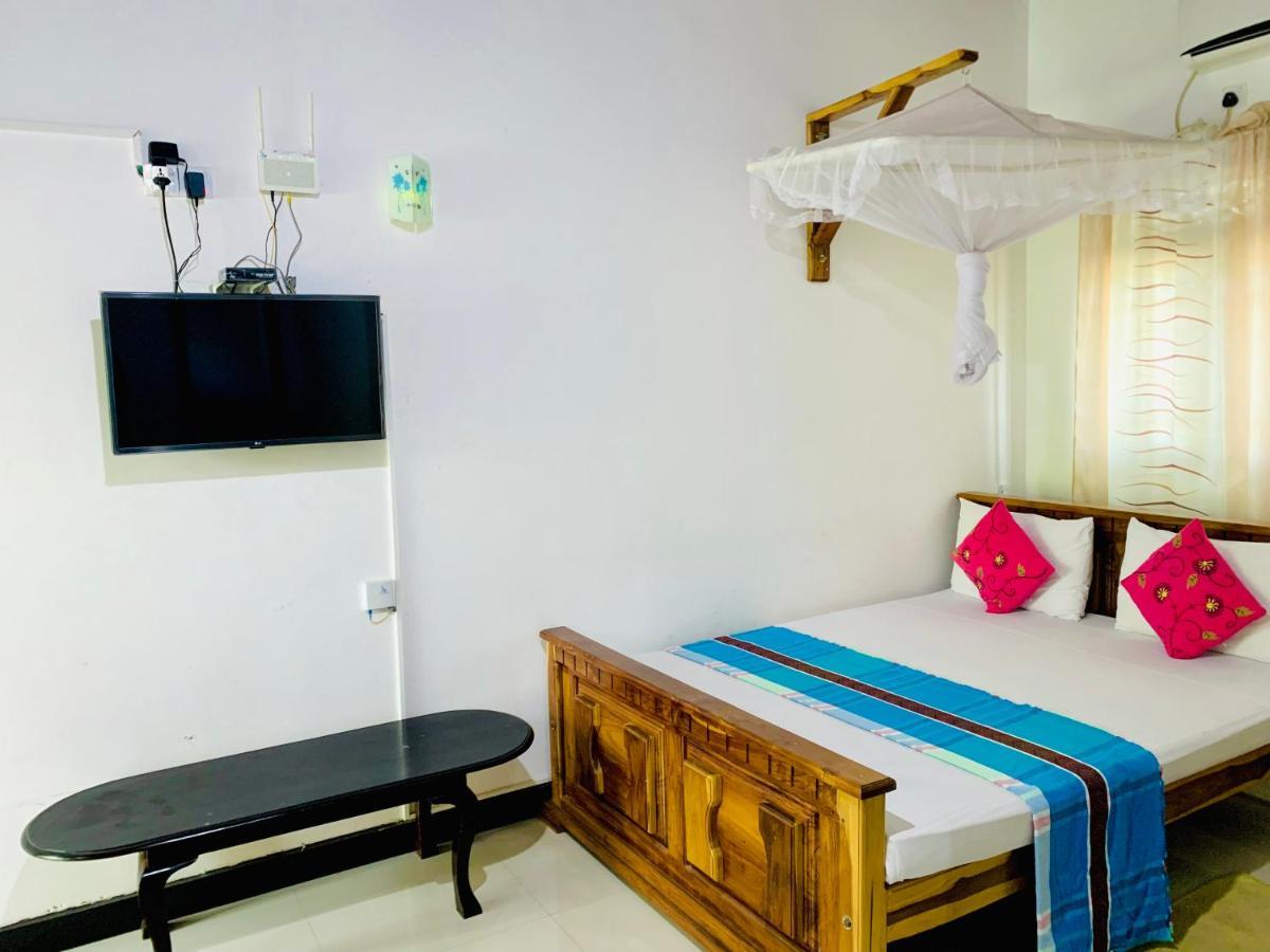 Rich Resort & Restaurant Anuradhapura Buitenkant foto