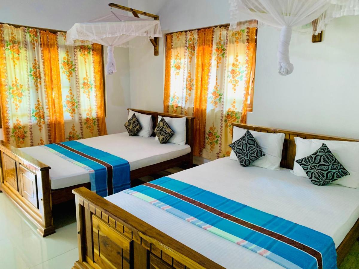 Rich Resort & Restaurant Anuradhapura Buitenkant foto
