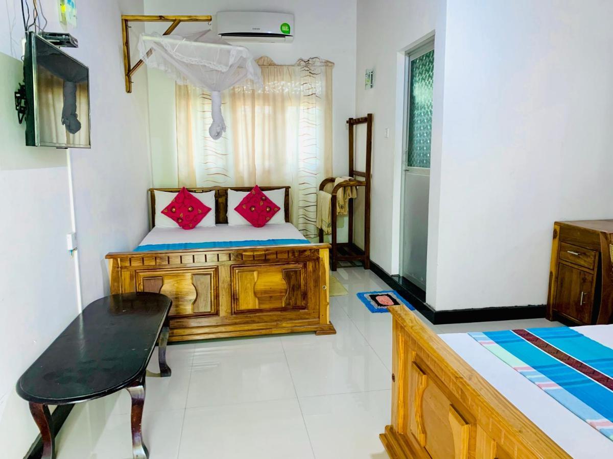 Rich Resort & Restaurant Anuradhapura Buitenkant foto