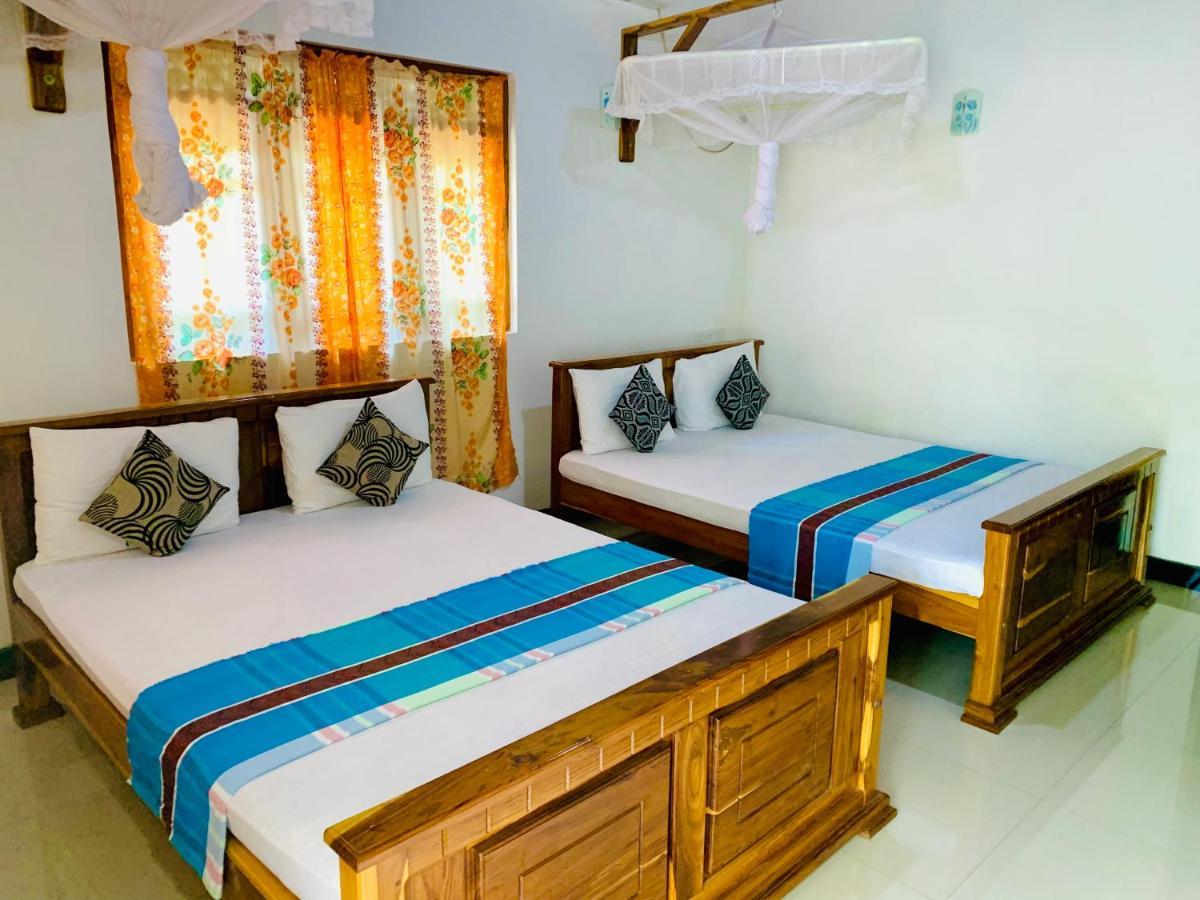 Rich Resort & Restaurant Anuradhapura Buitenkant foto