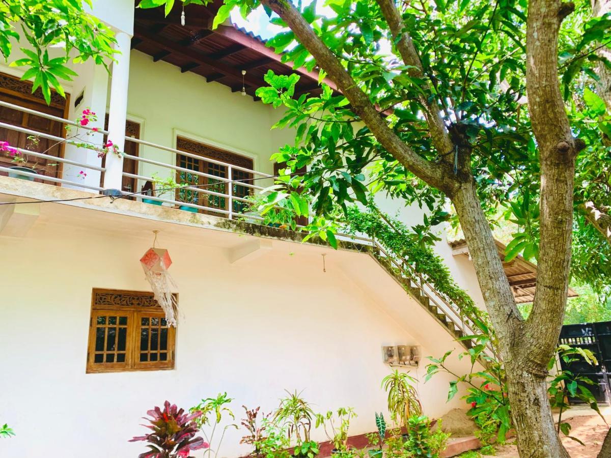 Rich Resort & Restaurant Anuradhapura Buitenkant foto