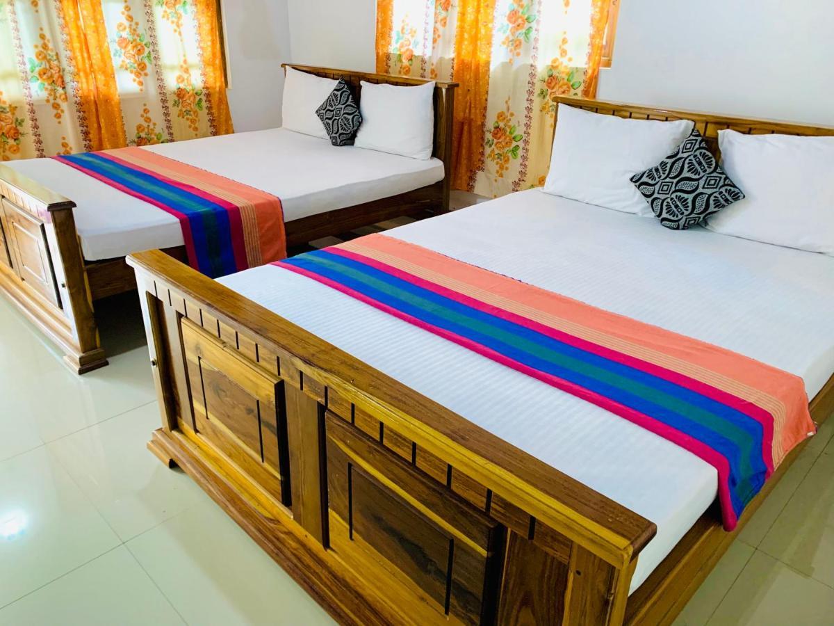 Rich Resort & Restaurant Anuradhapura Buitenkant foto