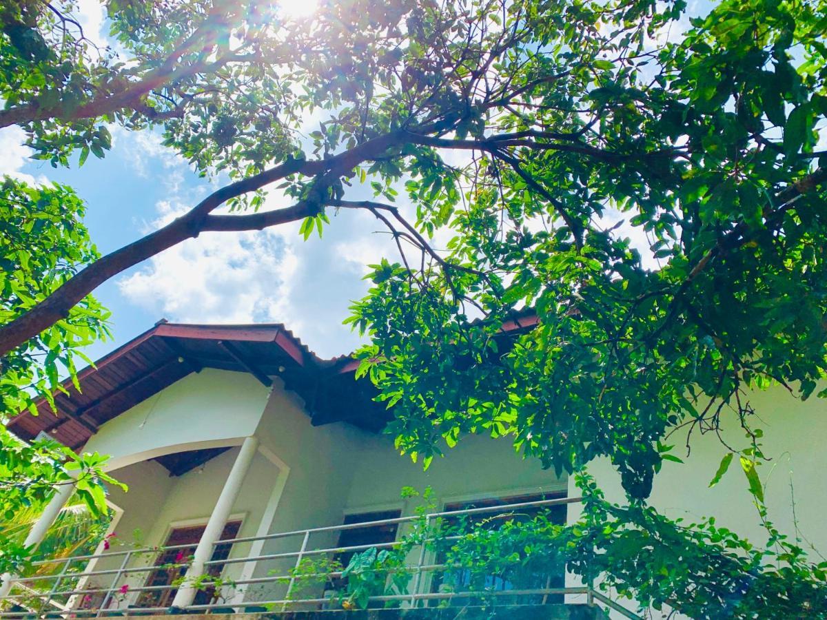 Rich Resort & Restaurant Anuradhapura Buitenkant foto