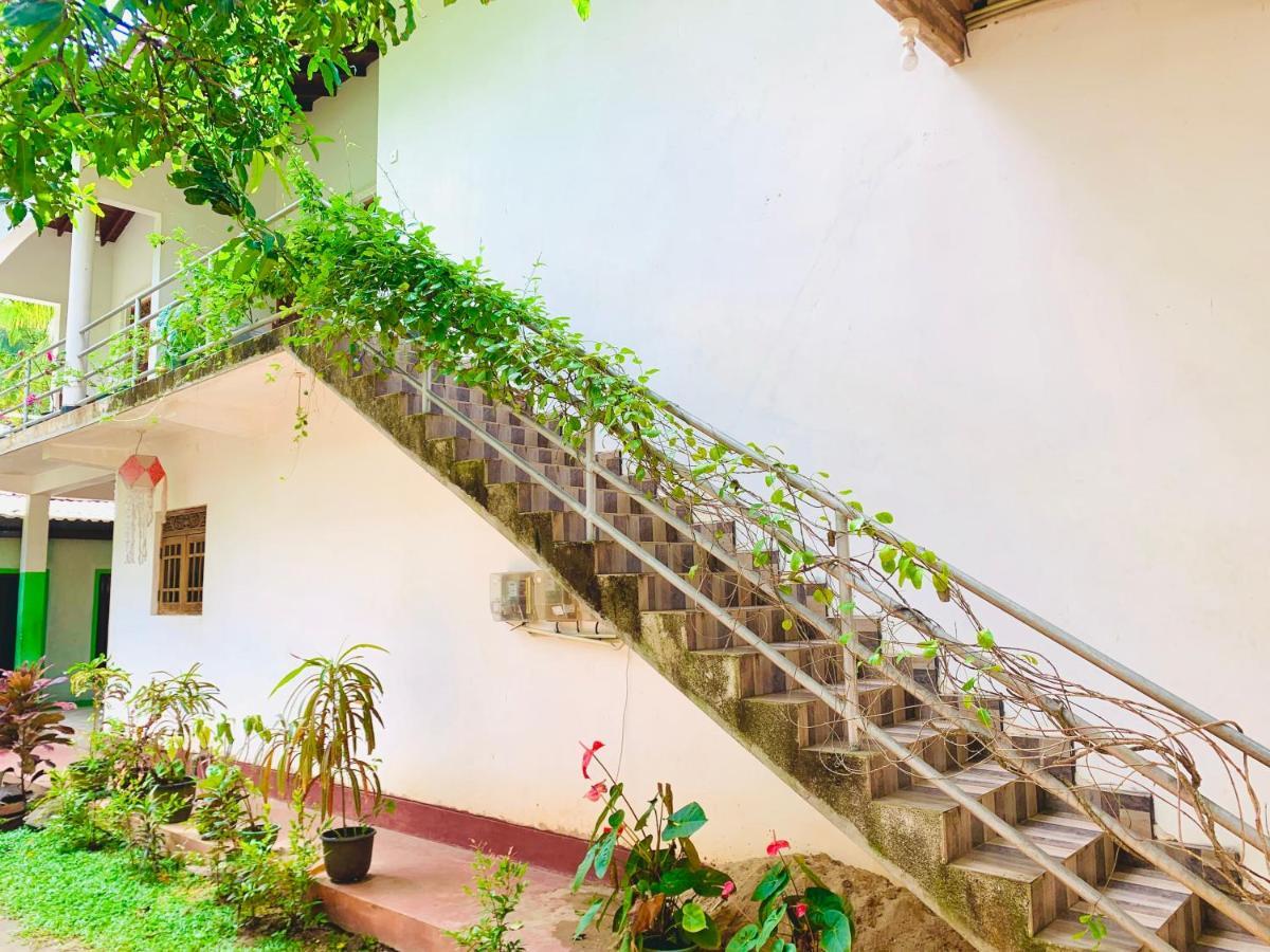 Rich Resort & Restaurant Anuradhapura Buitenkant foto