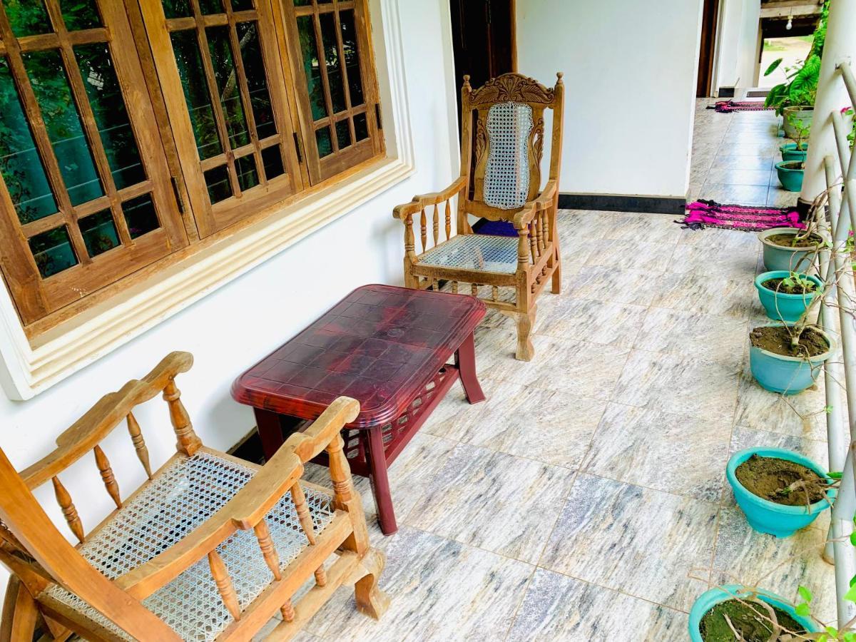 Rich Resort & Restaurant Anuradhapura Buitenkant foto