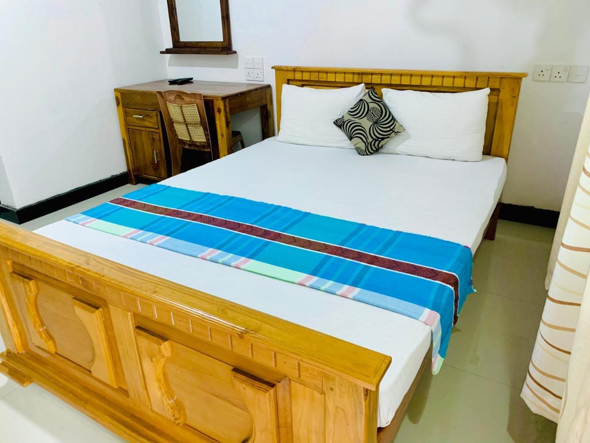 Rich Resort & Restaurant Anuradhapura Buitenkant foto