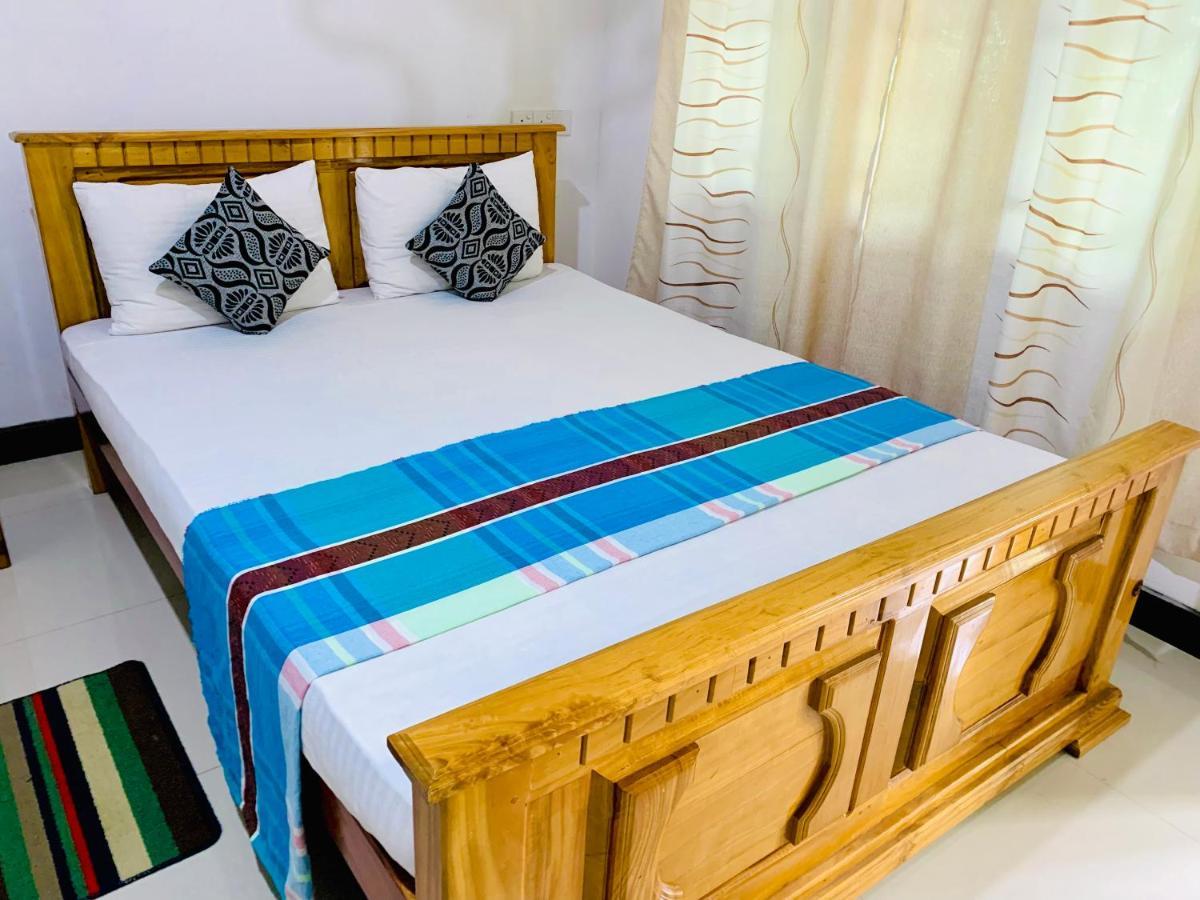 Rich Resort & Restaurant Anuradhapura Buitenkant foto