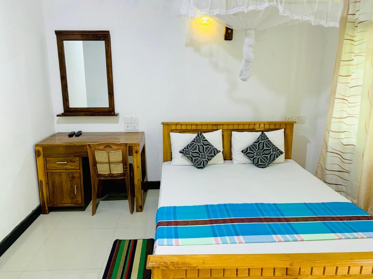 Rich Resort & Restaurant Anuradhapura Buitenkant foto