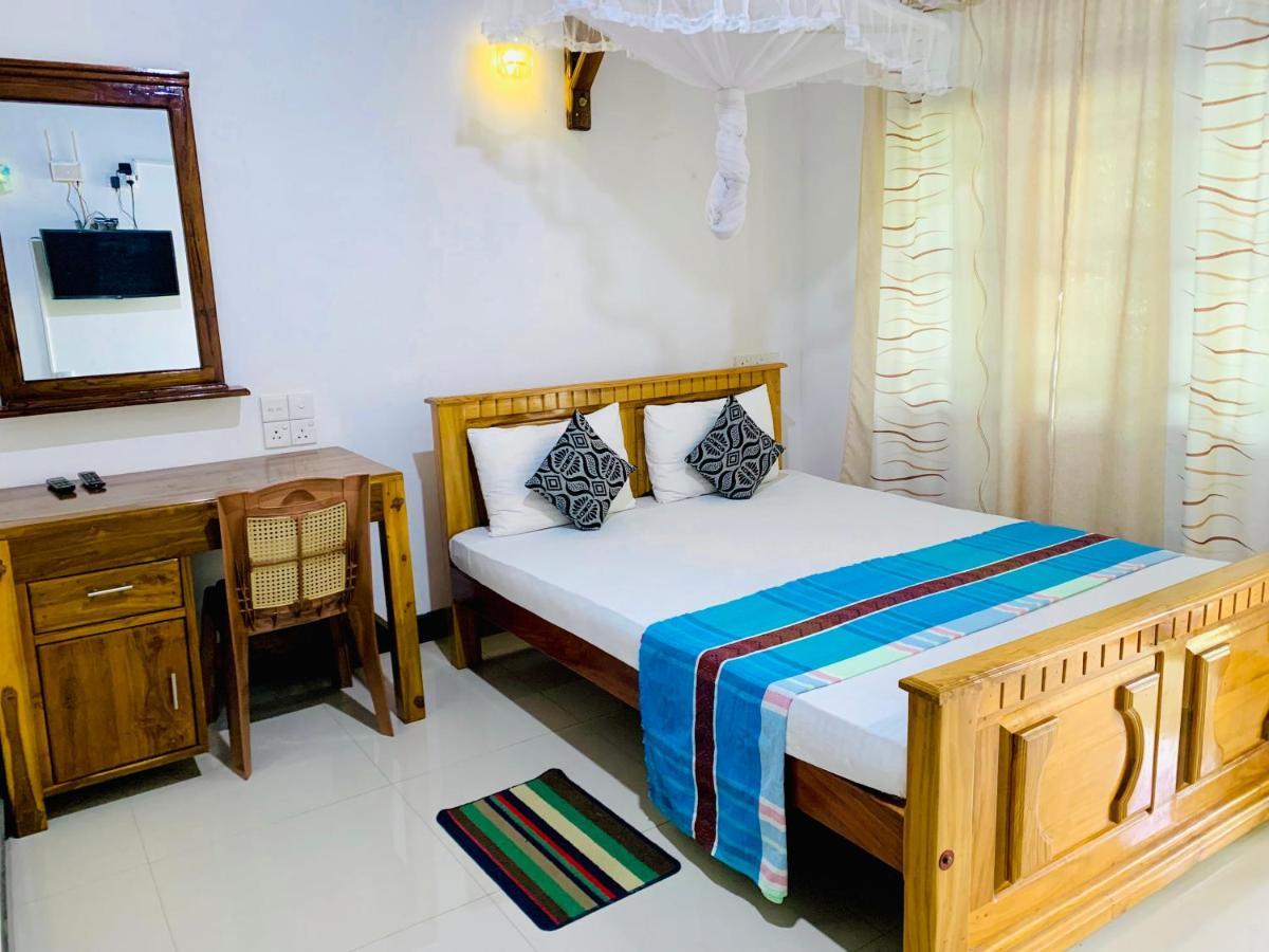 Rich Resort & Restaurant Anuradhapura Buitenkant foto