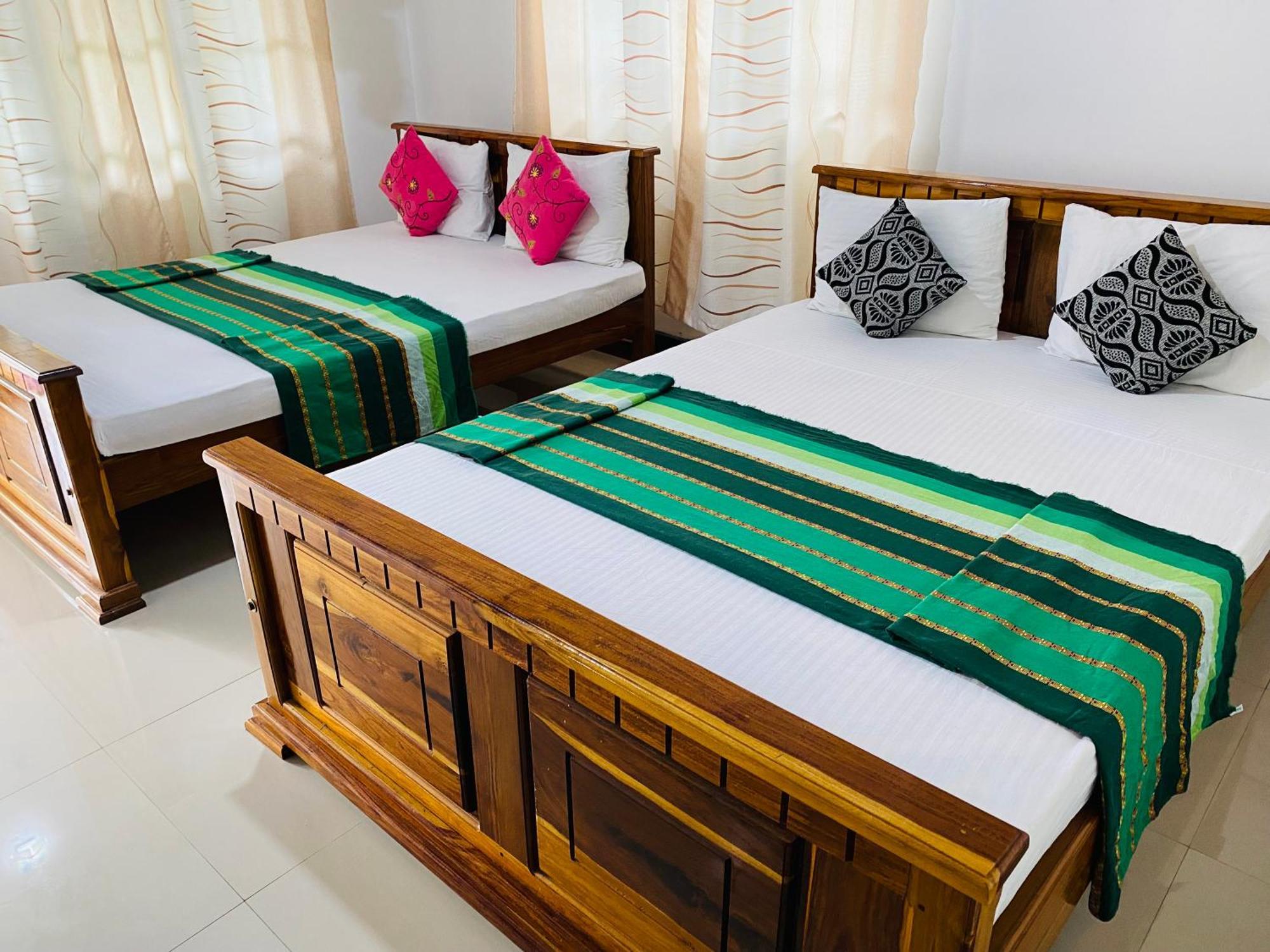 Rich Resort & Restaurant Anuradhapura Buitenkant foto