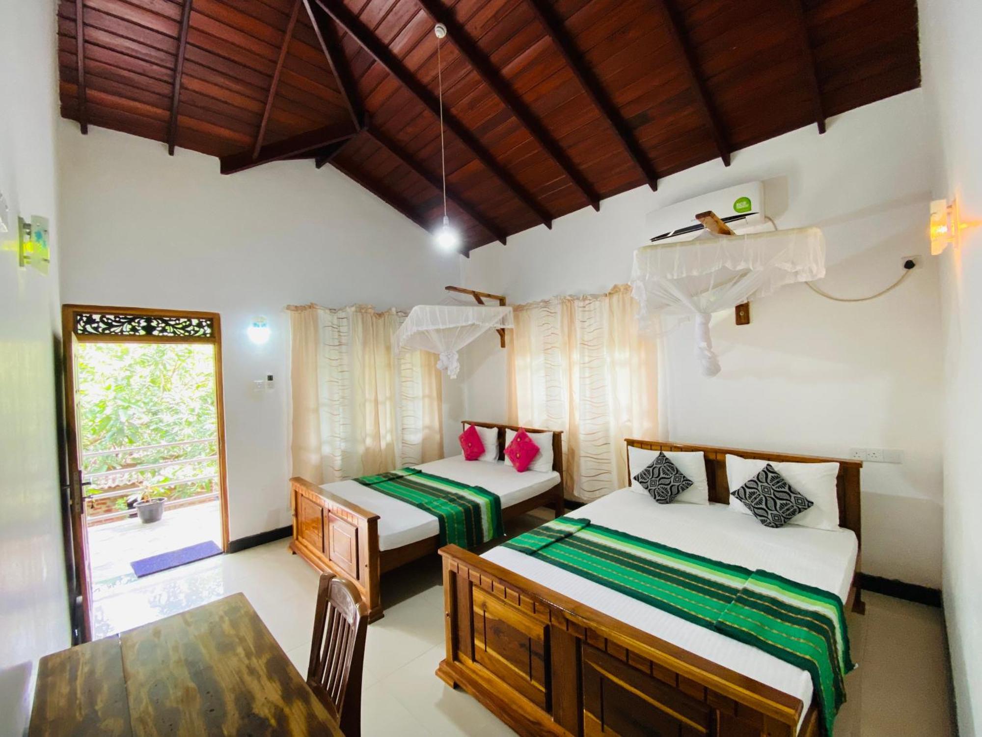 Rich Resort & Restaurant Anuradhapura Buitenkant foto