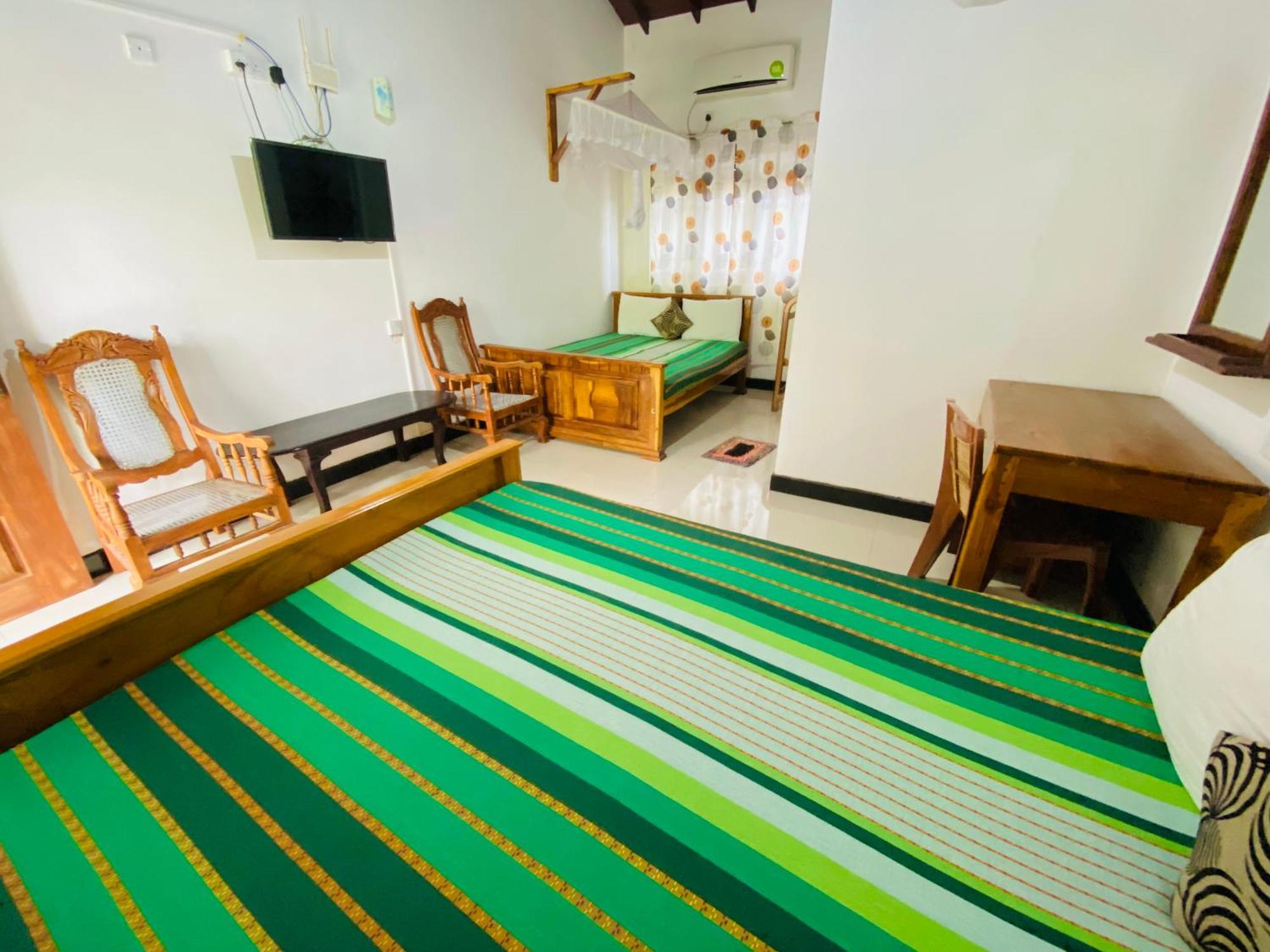 Rich Resort & Restaurant Anuradhapura Buitenkant foto