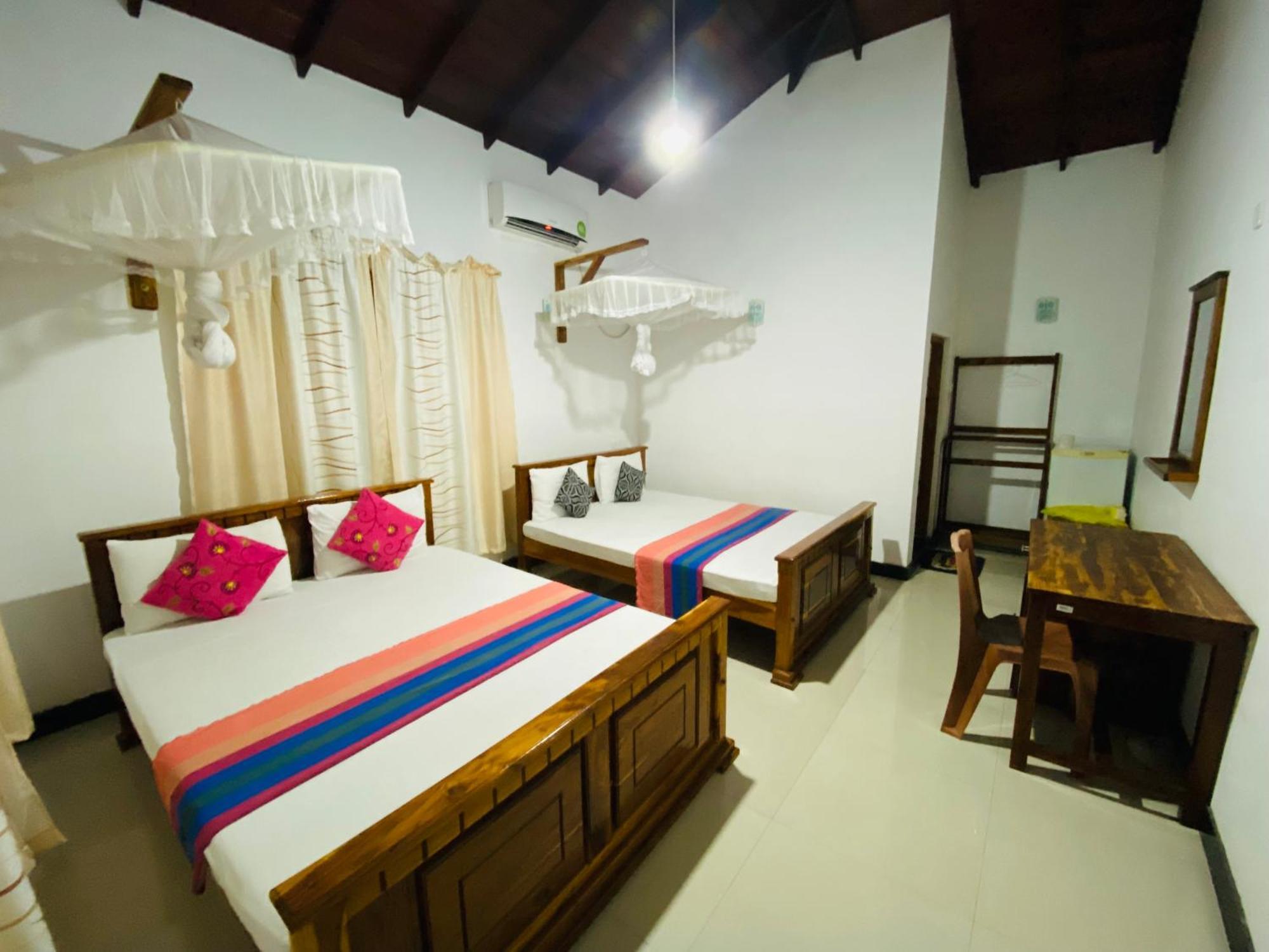 Rich Resort & Restaurant Anuradhapura Buitenkant foto