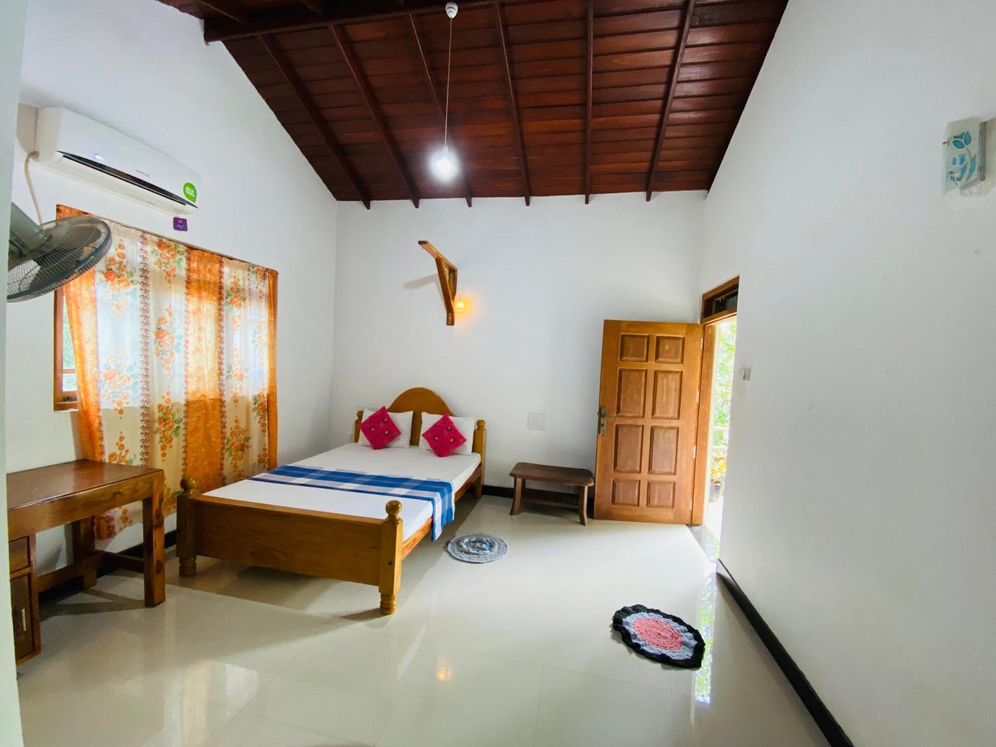 Rich Resort & Restaurant Anuradhapura Buitenkant foto