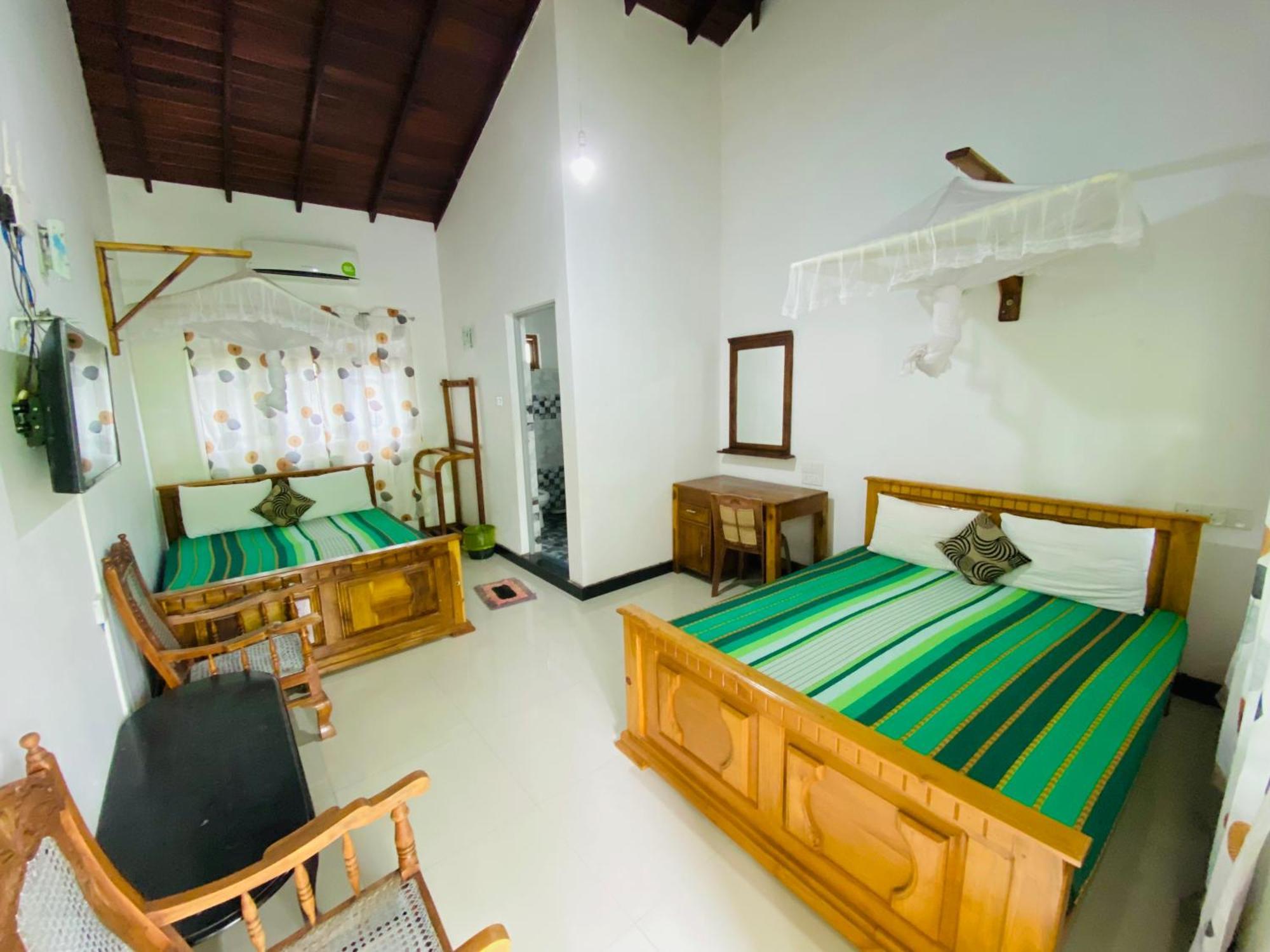 Rich Resort & Restaurant Anuradhapura Buitenkant foto