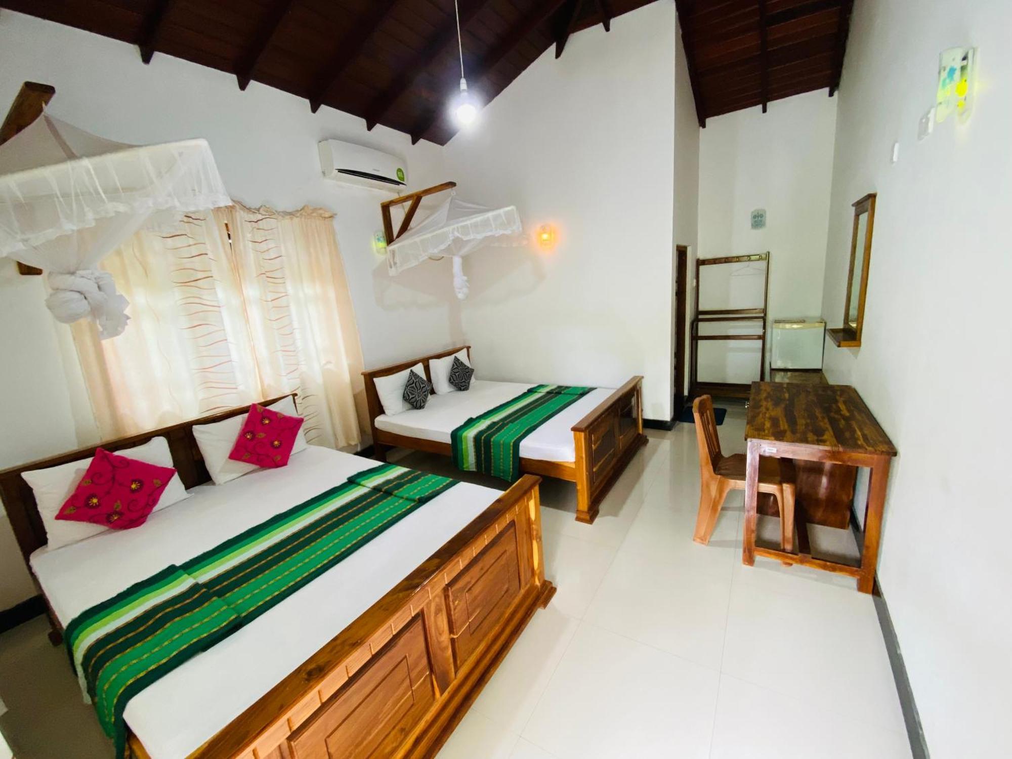Rich Resort & Restaurant Anuradhapura Buitenkant foto