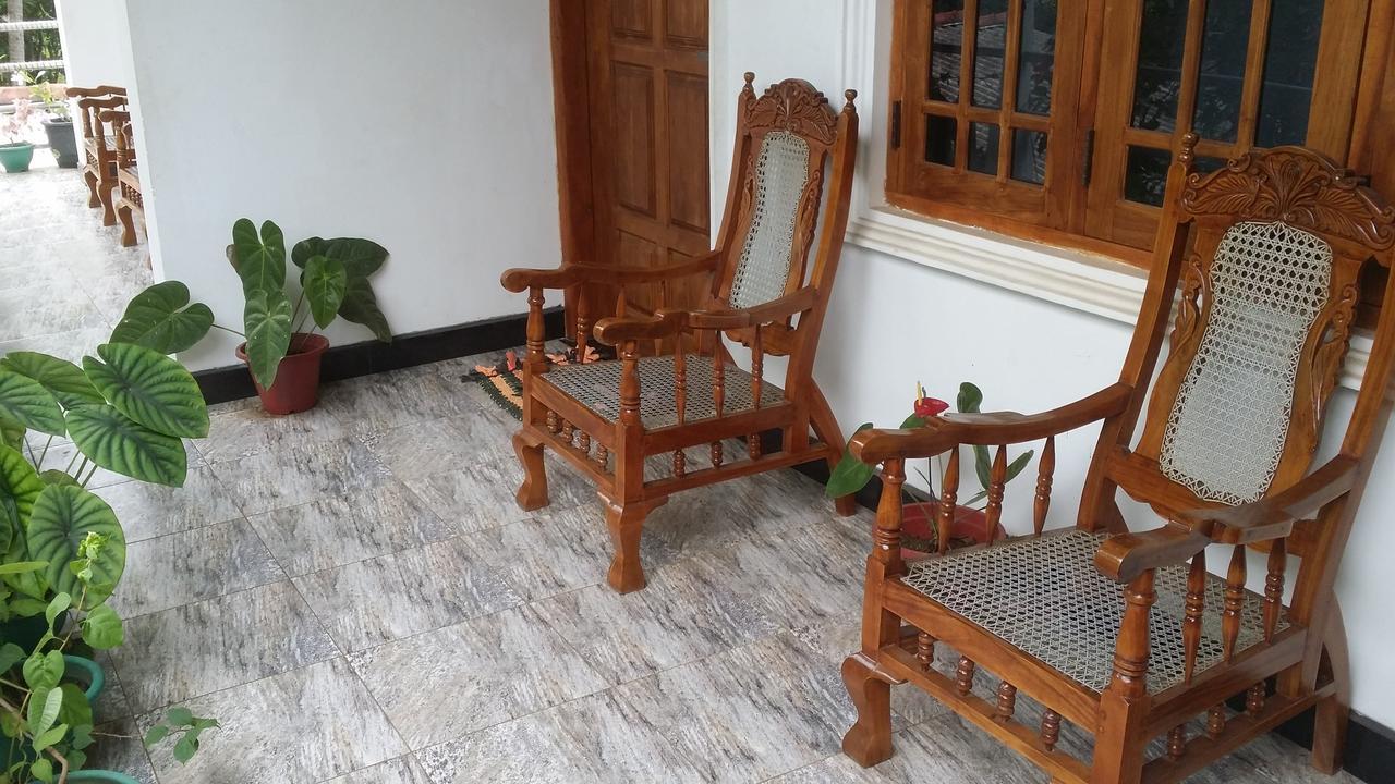 Rich Resort & Restaurant Anuradhapura Buitenkant foto